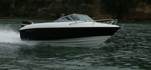 Boats- GRP Atomix 550 S-1