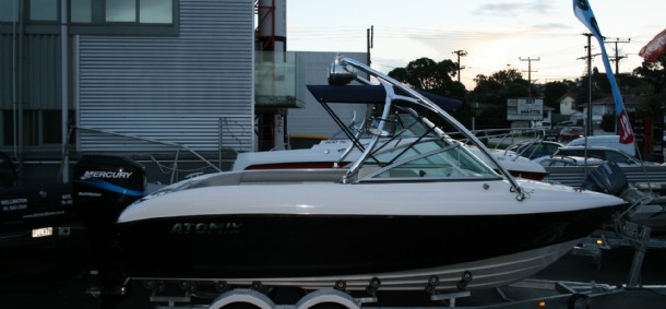 Boats- GRP Atomix 550 S-10