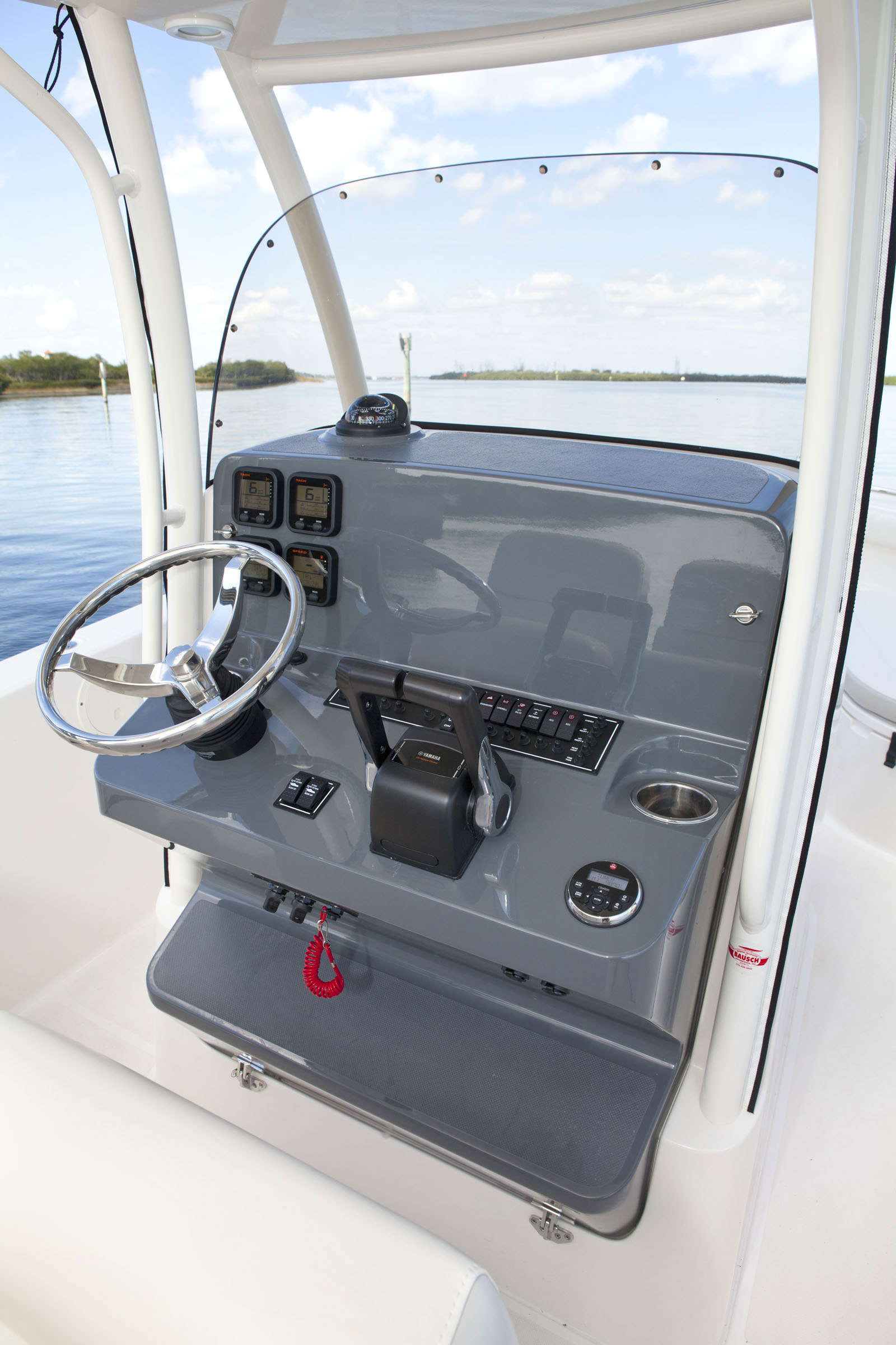 pursuit C 260 CENTER CONSOLE-13