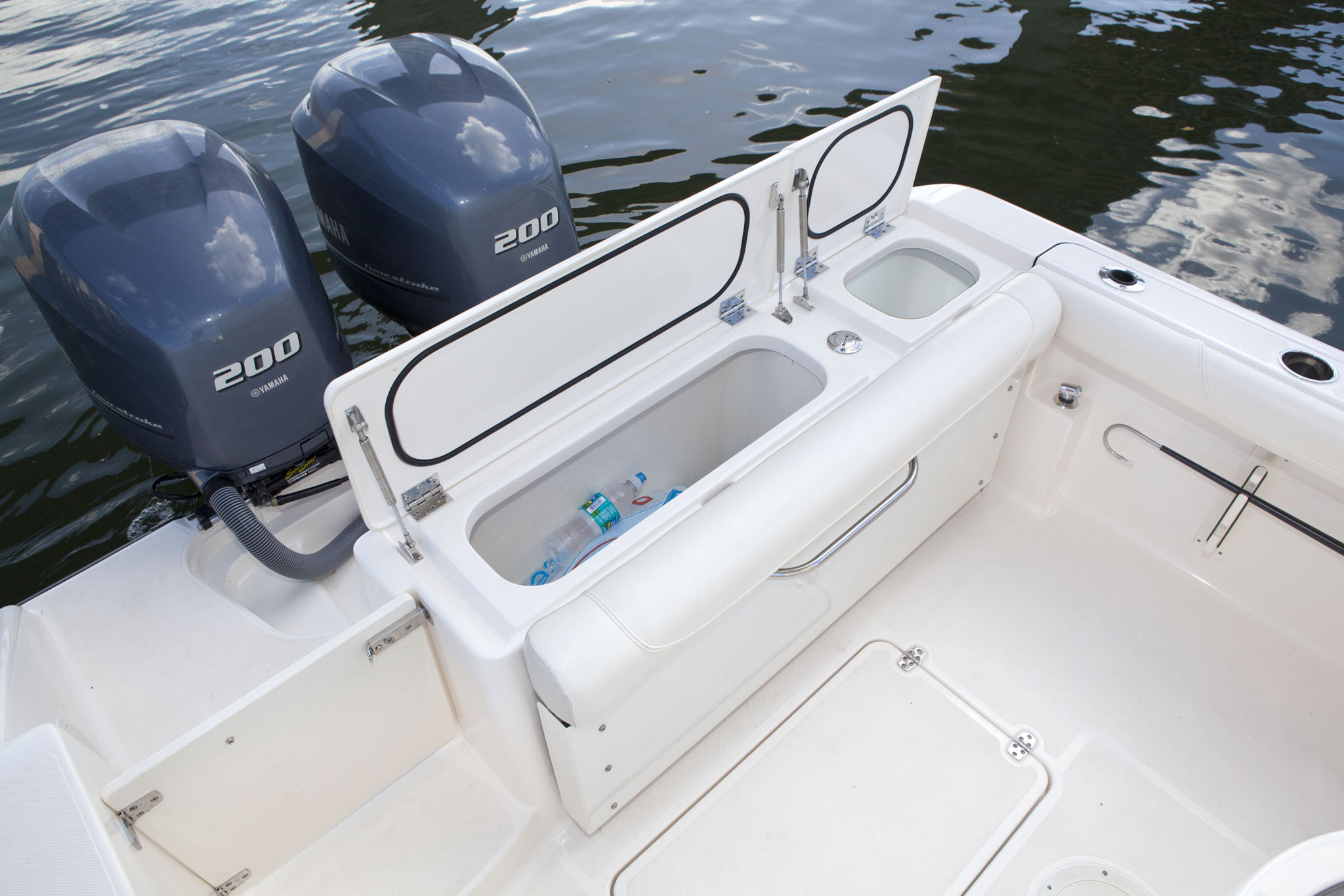 pursuit C 260 CENTER CONSOLE-19