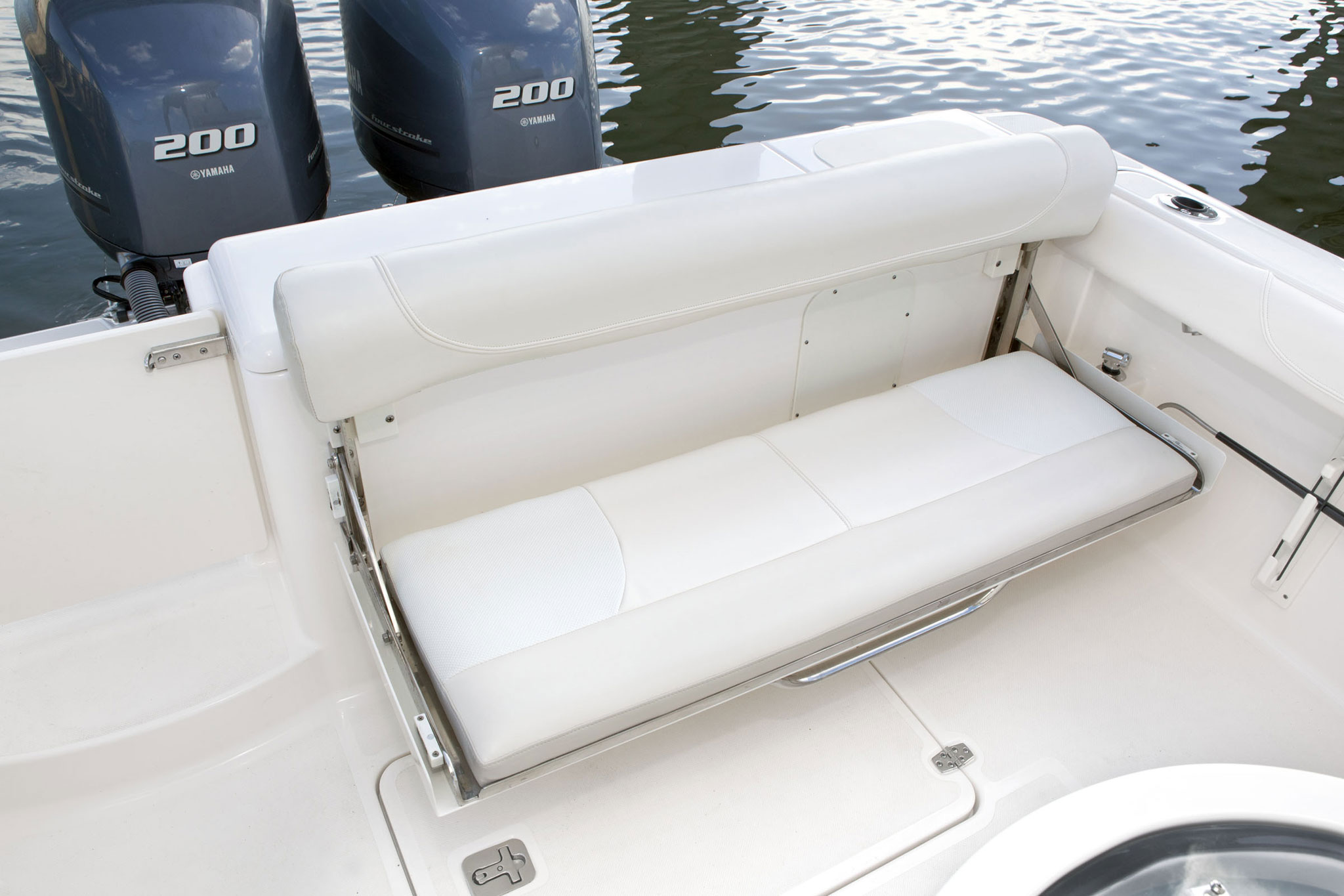 pursuit C 260 CENTER CONSOLE-21