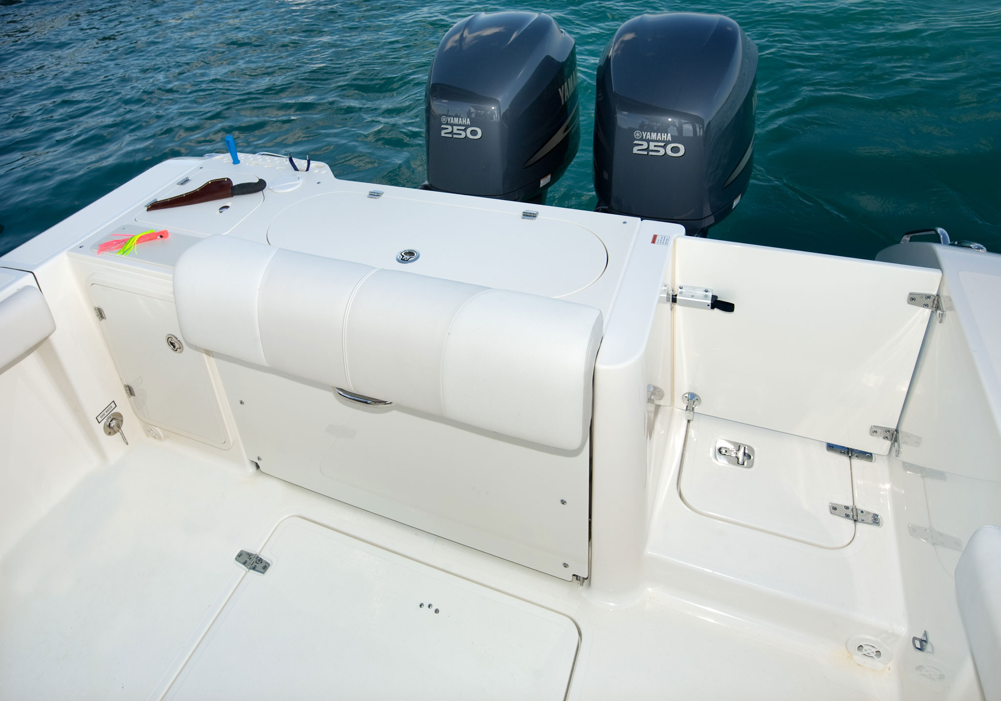 pursuit C 280 CENTER CONSOLE-12